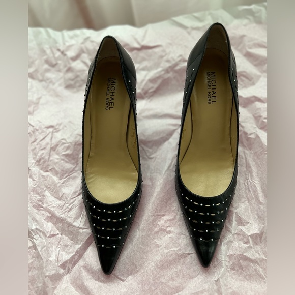 Michael Kors. Ladies Black 2 in heels. Never worn. Size 7 1/2 - Picture 5 of 13